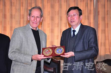 德国卡塞尔大学Fricke教授应邀访问西北师范大学"