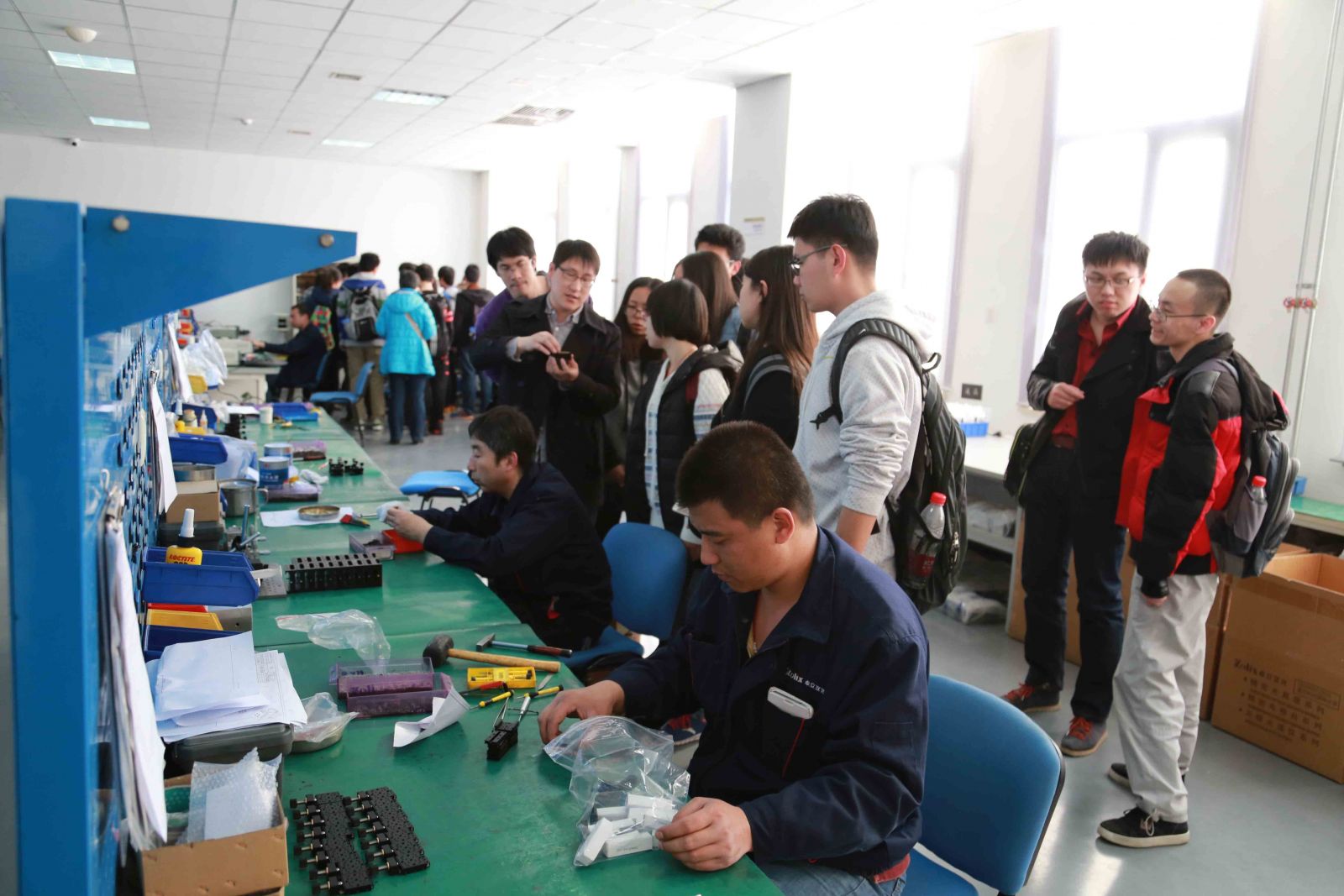 天津大学师生来卓立汉光参观指导 天津大学师生来卓立汉光参观指导