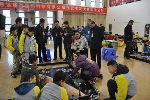 江苏仪征市首届青少年机器人大赛开幕