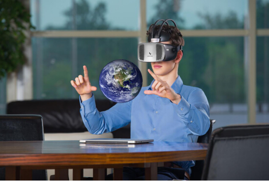 VR教育:IDEALENS帶你遨游數字書海
