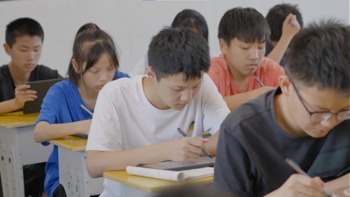 “AI”助學:科大訊飛AI學習機持續收獲教師學者認可