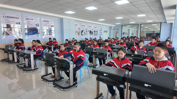 海创课人工智能教育解决方案入选《中国智慧学习研究报》标杆案例 打造人工智能教育新范式