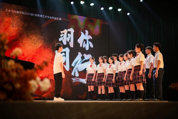 毕业季，校服美育价值在这一刻具象化了