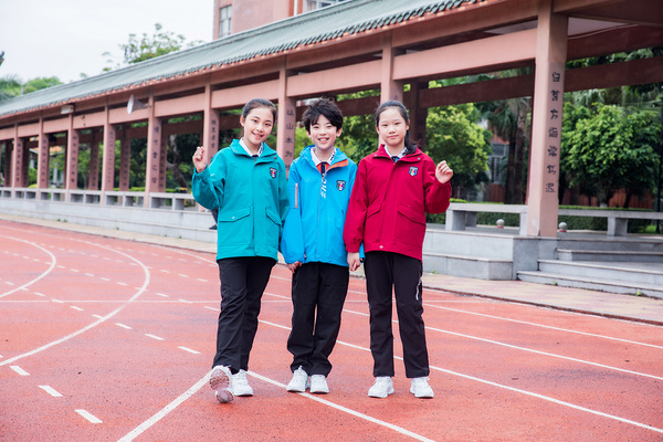 潤克集團攜手智能校服安全平臺，引領打造校服行業發展新標桿!