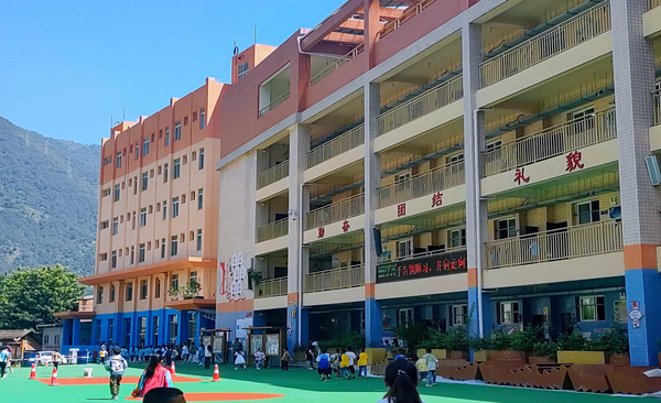 四川雅安市“ 9·5”瀘定地震校舍維修加固項目全面完成