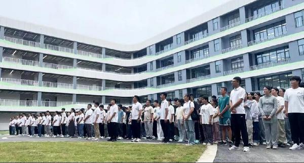 宿遷市湖濱高級中學正式揭牌，“家門口”好學校再上新