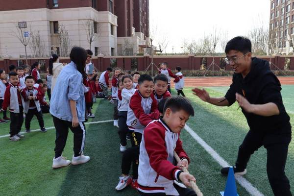 “绳”彩飞扬、团结聚力 天津为明国际学校举办拔河比赛