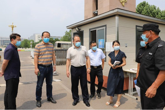 齐鲁工业大学（山东省科学院）副校（院）长马文才带队开展暑假前安全大检查