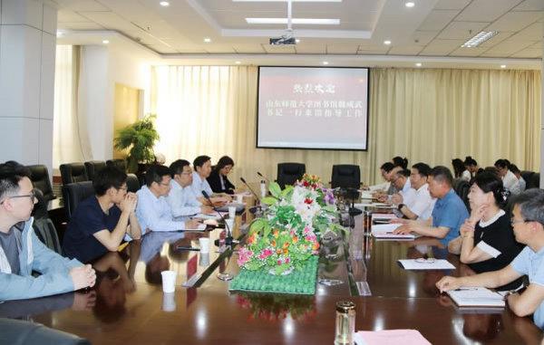 山東師范大學圖書館黨委書記魏成武一行來河西學院考察交流