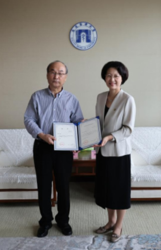 大連醫科大學聘請南征國醫大師擔任顧問教授