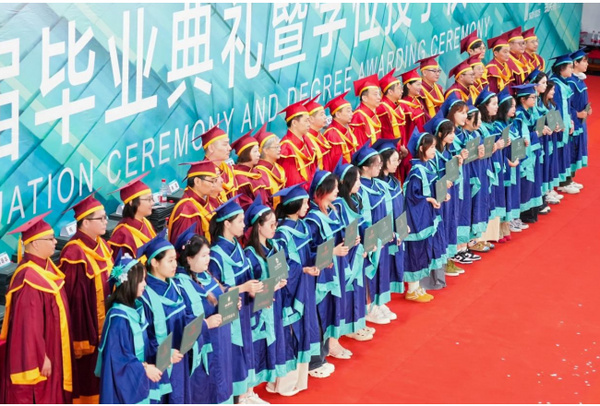 湖北美术学院举行2025年毕业典礼暨学位授予仪式