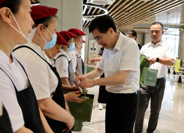 浙江水利水电学院领导暑期走访慰问一线员工并检查校园安全工作