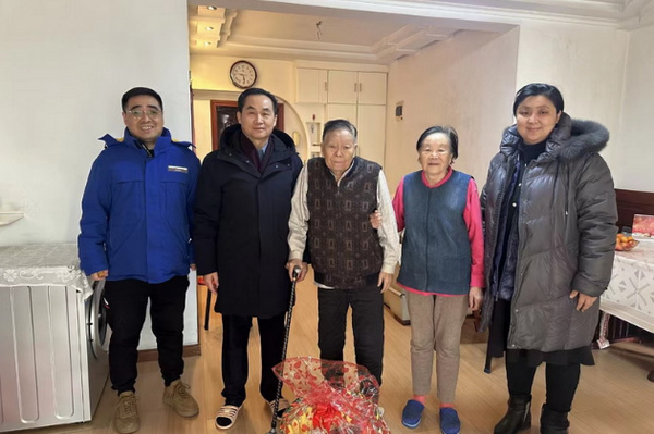 哈爾濱金融學院開展春節期間走訪慰問生活困難黨員、老黨員、老干部活動