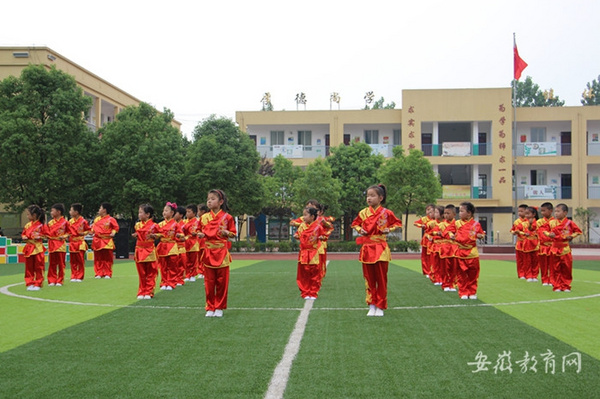 安徽金寨开展阳光体育活动 促进师生身心健康
