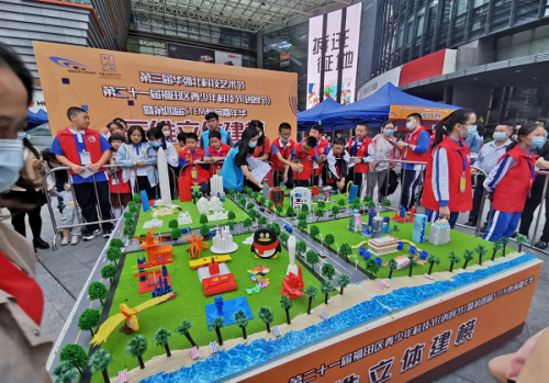 小小創客閃耀華強北科技街區齊競技