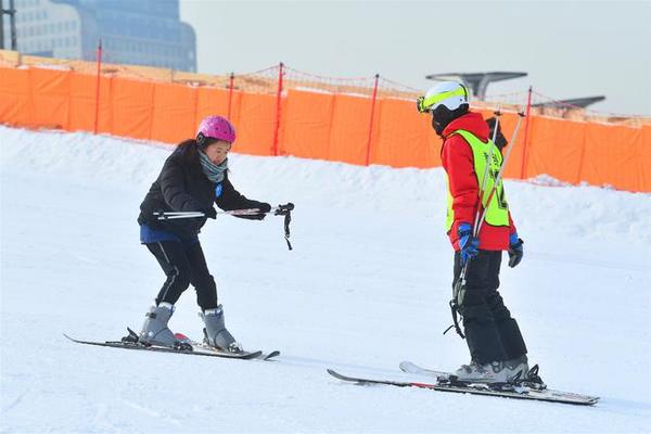 第11届鸟巢欢乐冰雪季全面开放 17岁以下青少年免票