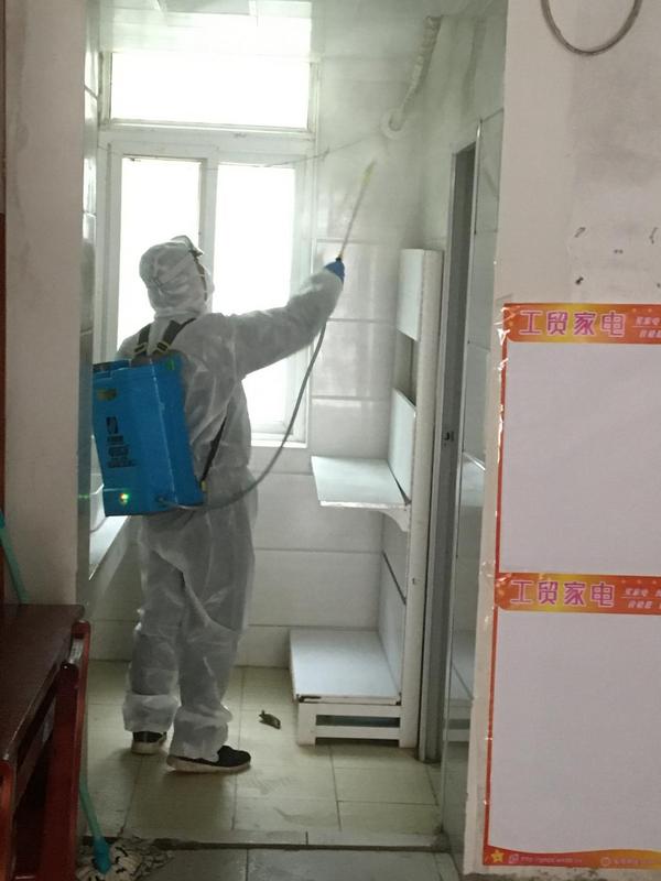武漢軟件工程職業學院:三次消毒清潔,確保校園安全!
