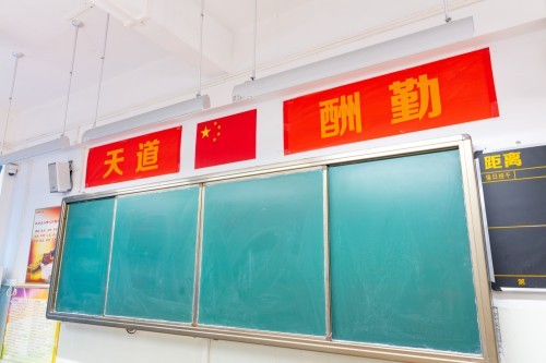 三雄極光助力學校復學 守住教室健康照明這一關