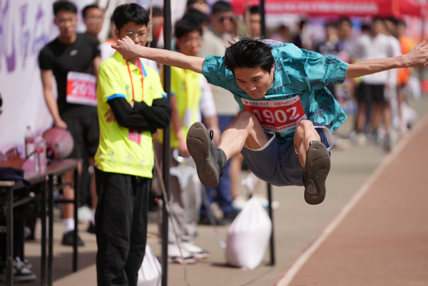 卓越尖兵 青春担当 领跑未来 哈工大第59届田径运动会举行