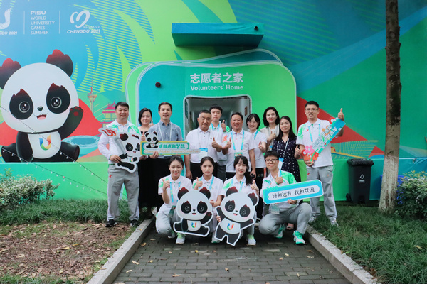 西南民族大學校領導走訪慰問學校大運會志愿者