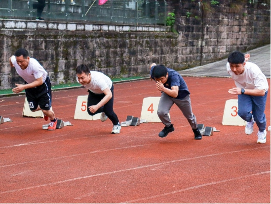 西南石油大学南充校区举行第十三届田径运动会