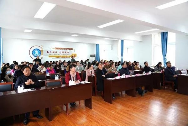 徐州市召開市區初中信息賦能智慧課堂應用研討會