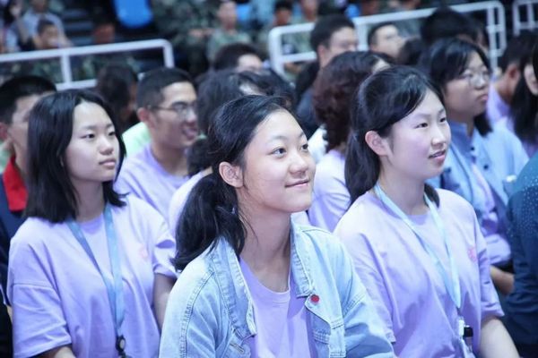 清華大學2023級本科新生迎來第一堂體育課