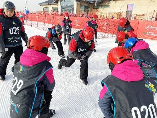 冰雪运动进校园 | 一起走进呼和浩特市中小学滑雪研学实践活动