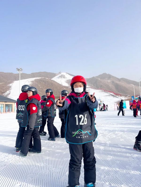 冰雪运动进校园 | 一起走进呼和浩特市中小学滑雪研学实践活动