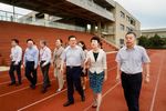 上海市副市長解冬檢查中小學開學準備工作