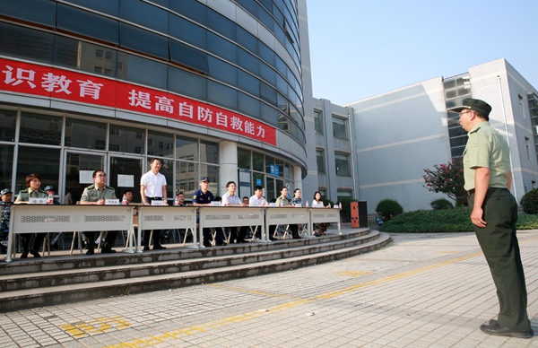 西北农林科技大学5200余名师生参加军训战备基础训练暨应急疏散演练